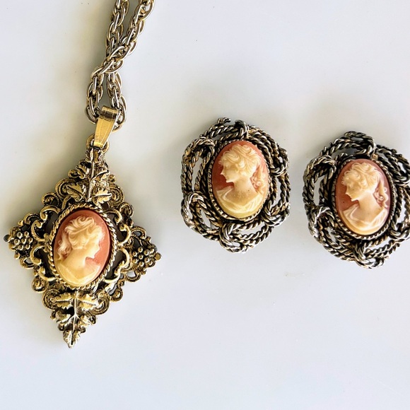 Vintage Jewelry - Vintage Genuine Shell Cameo Necklace & Earrings Set – Victorian Revival Jewelry